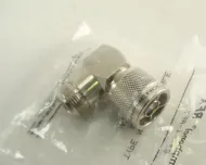 82-64-RFX Adattatore tipo Amphenol UG27 a contatti dorati cubo ad angolo retto N-maschio Finitura in nichel Nuovo in borsa.